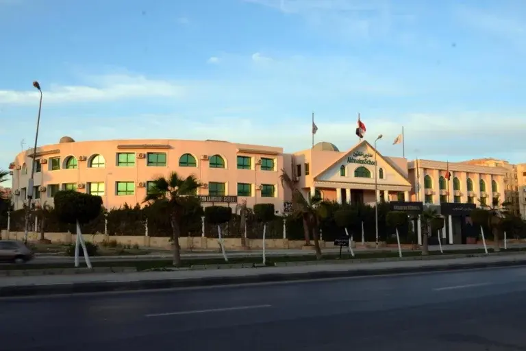 مدرسة أخناتون المصرية
