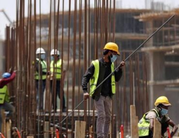 قوانين البناء في مصر: صورة لعمارة يتم بناءها في مصر