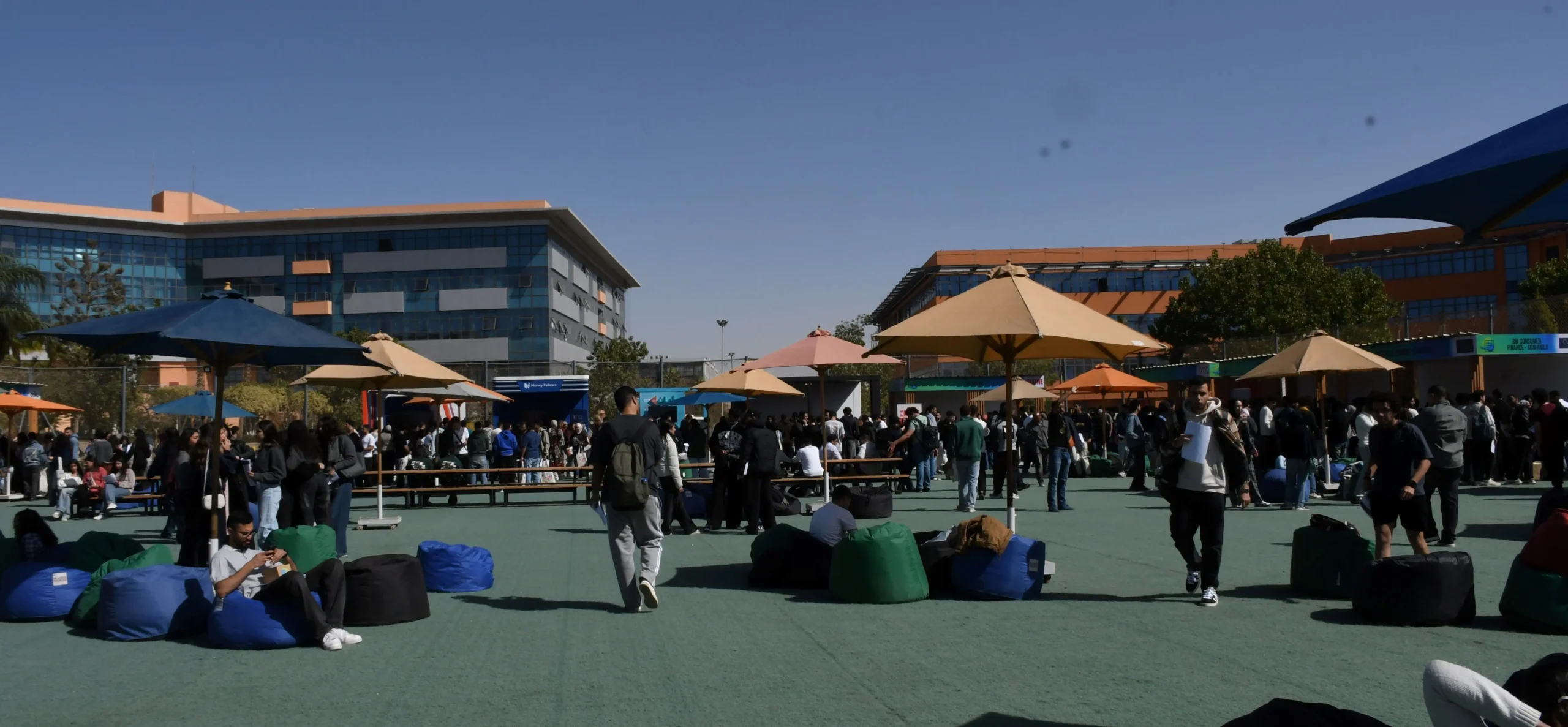 الجامعة الألمانية بالقاهرة (GUC) والتي تعد من اشهر وابرز الجامعات الخاصة في القاهرة الجديدة وتحديدا في التجمع الثالث